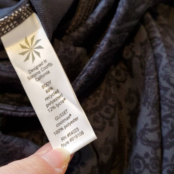 Trio Athleta Set. Leggings, capris, sports Bra - Picture 10 of 16